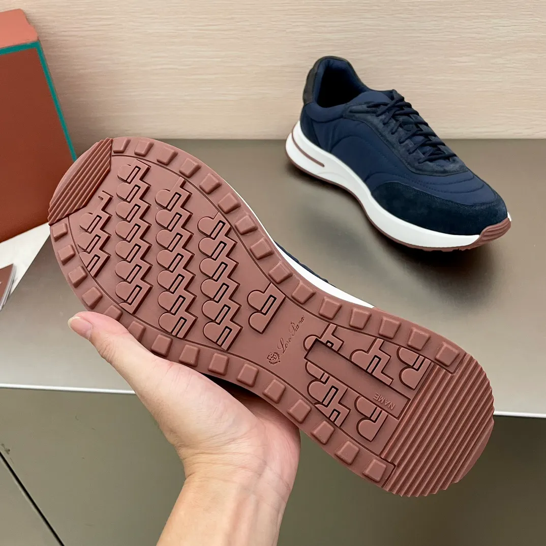 Factory price: 460💰Loro men's shoes💰iana WeekendWalk men's waterproof sports shoes! Waterproof canvas warm men's shoes, the lightest L men's shoes in history 💰jogging shoes, the upper is made of Wind microfiber with StormSystem® waterproof and windproof treatment and goatskin, which is waterproof and warm. There will be a little wrinkle on the upper, which is normal because the waterproof fabric is very soft and the exquisite carving is very challenging. Craftsmanship and lathe workmanship, the lining is made of cloth for a warmer and more comfortable fit, and the Kummel-colored rubber outsole is made of lightweight material: this structure ensures proper weight distribution during walking, improves shock absorption and rebound, enhances grip and stability, and the eyelets and upper back of the shoe are embellished with light and very comfortable shoes! Packed in the original box at the counter, multiple colors available! Size: 39-40-41-42-43-44 45 standard leather shoe size